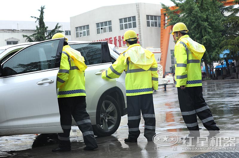 乐鱼网页版服务人员赶往现场为客户解决问题