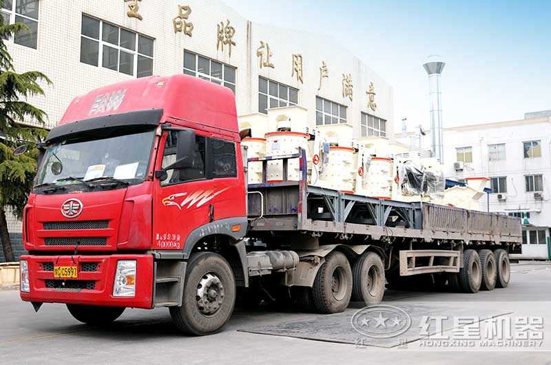 两台小型粉沙子机器从河南乐鱼网页版总部发货出厂